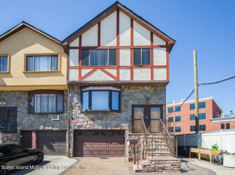 Photo of 95 Gary Court #2, Staten Island, NY 10314 (MLS # 1164489)