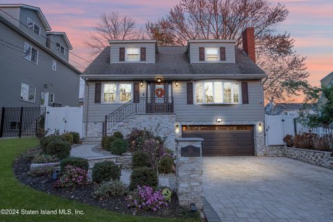 Photo of 23 Kingdom Avenue, Staten Island, NY 10312 (MLS # 2406312)