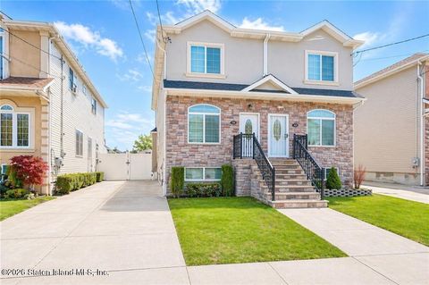 Photo of 168 Hopkins Avenue, Staten Island, NY 10306 (MLS # 2602221)