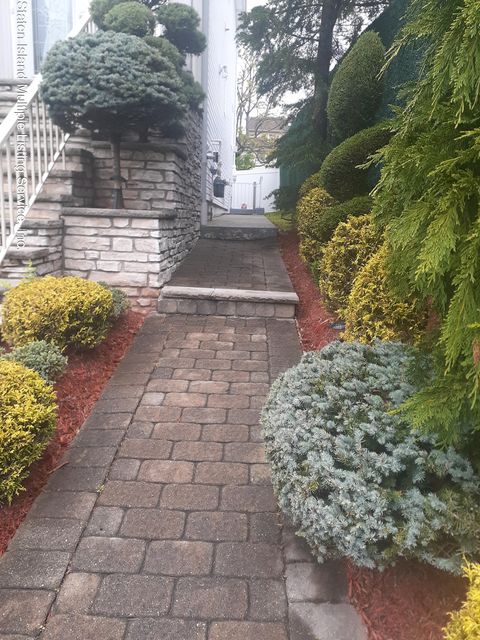 Photo of 6 Carlton Court #1, Staten Island, NY 10312 (MLS # 1162374)