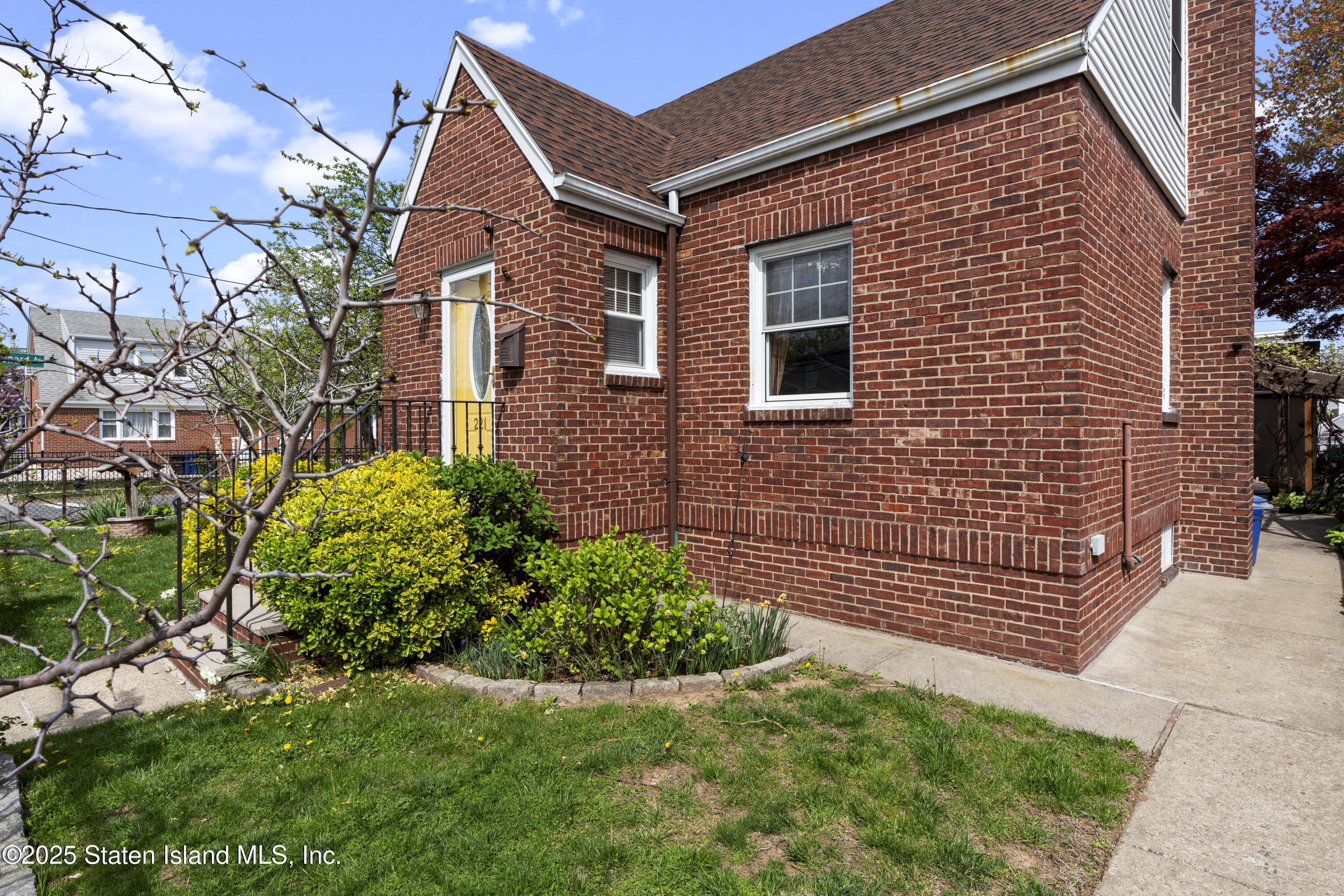 221 Willowbrook Road, Staten Island, New York image 3