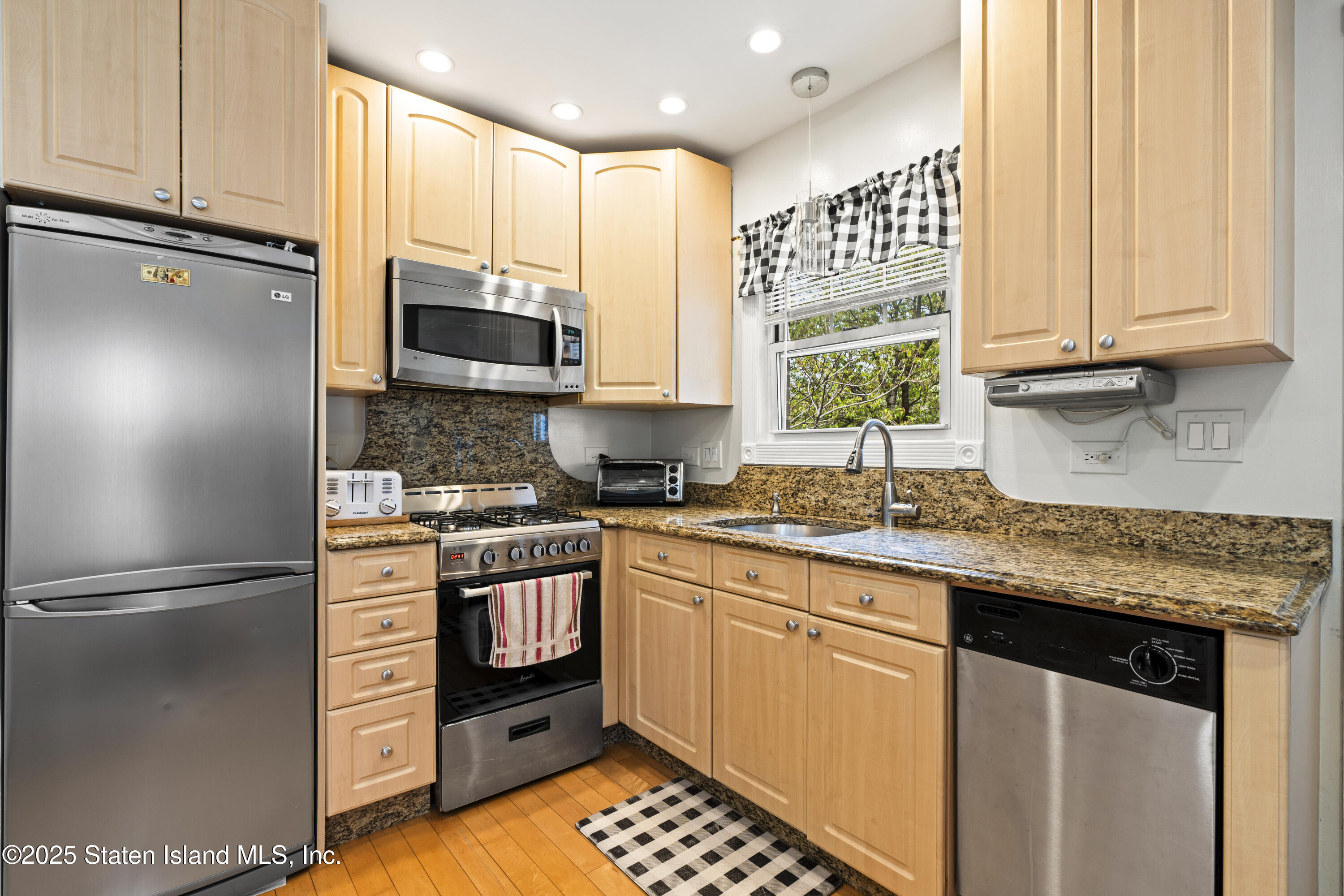 221 Willowbrook Road, Staten Island, New York image 16