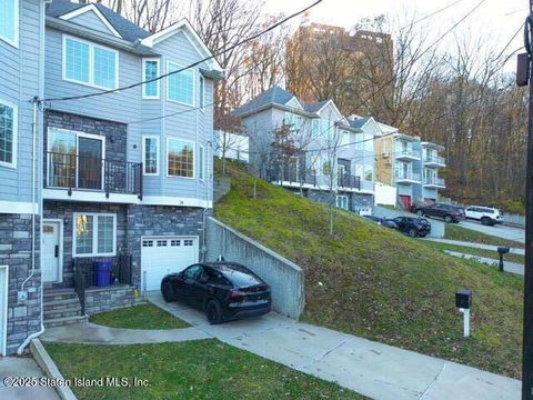 Photo of Staten Island, NY 10304 (MLS # 2507008)