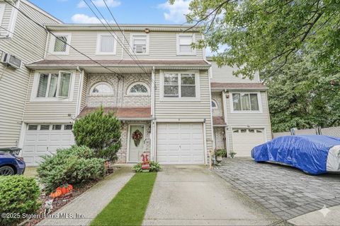 Photo of 102 Seguine Place, Staten Island, NY 10312 (MLS # 2602313)