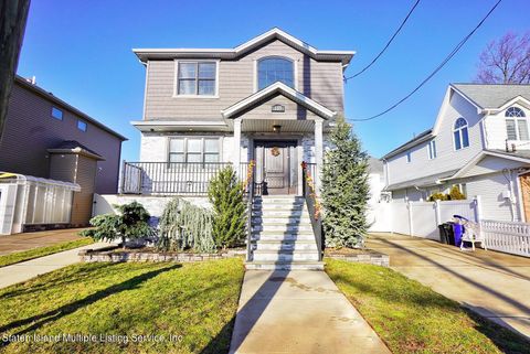 Photo of 165 Sheldon Avenue, Staten Island, NY 10312 (MLS # 1159784)