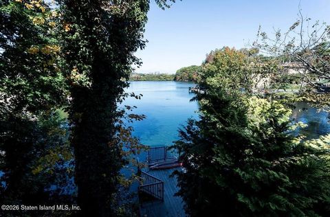 Photo of 121 Windermere Road, Staten Island, NY 10305 (MLS # 2600996)