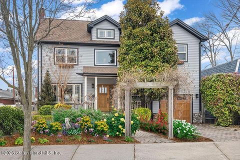 Photo of 121 Windermere Road, Staten Island, NY 10305 (MLS # 2600996)