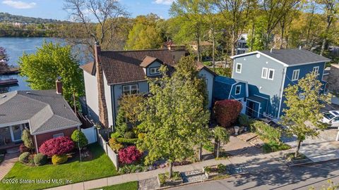 Photo of 121 Windermere Road, Staten Island, NY 10305 (MLS # 2600996)