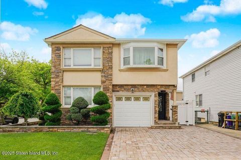 Photo of 434 Pompey Avenue, Staten Island, NY 10312 (MLS # 2503051)