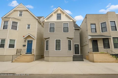 Photo of 71 Sands Street, Staten Island, NY 10304 (MLS # 2506905)
