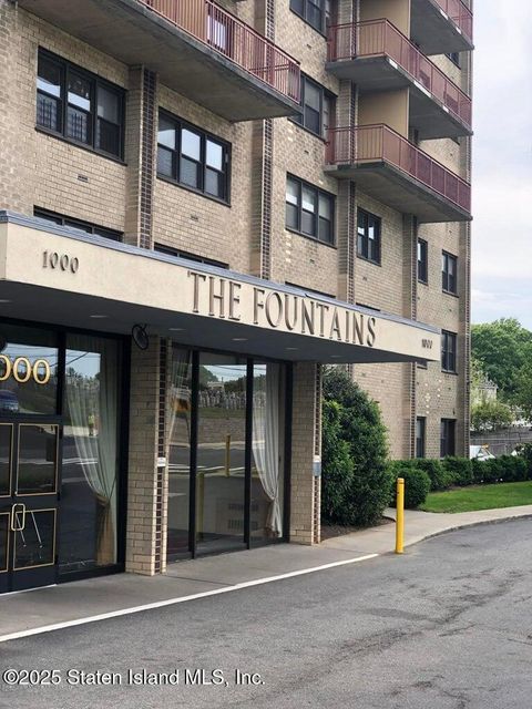 Photo of 1000 Clove Road #5c, Staten Island, NY 10301 (MLS # 2506473)