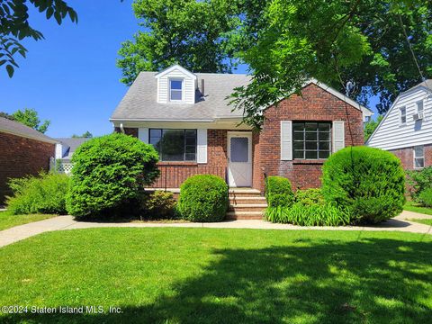 Photo of 588 Pelton Avenue, Staten Island, NY 10310 (MLS # 2403011)