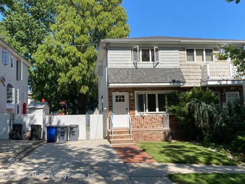Photo of 77 Taunton Street, Staten Island, NY 10306 (MLS # 1164136)