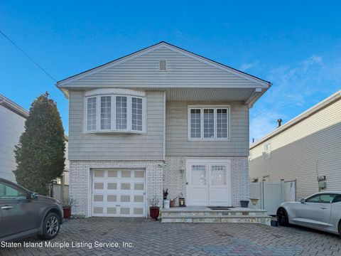 Photo of 26 Deppe Place, Staten Island, NY 10314 (MLS # 1160163)