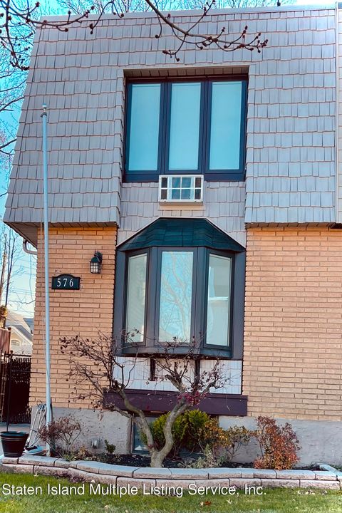 Photo of 576 Lamoka Avenue, Staten Island, NY 10312 (MLS # 1165780)