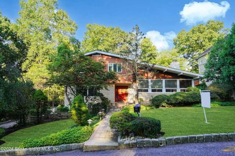 Photo of 6 Kent Street, Staten Island, NY 10306 (MLS # 2400627)