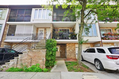 Photo of 48 Racal Court, Staten Island, NY 10314 (MLS # 1165685)