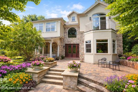 Photo of 437 Lighthouse Avenue, Staten Island, NY 10306 (MLS # 2602002)