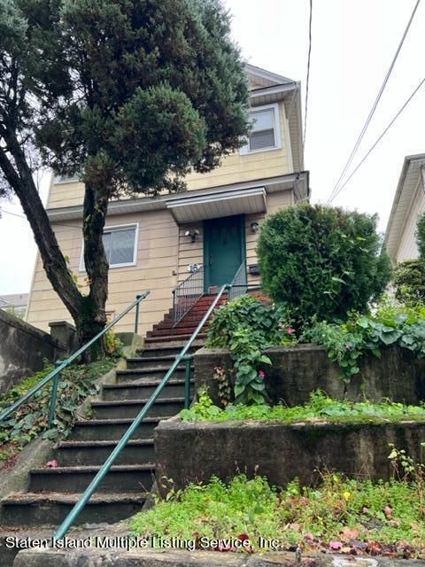 Photo of 16 Rosewood Place, Staten Island, NY 10304 (MLS # 1159005)