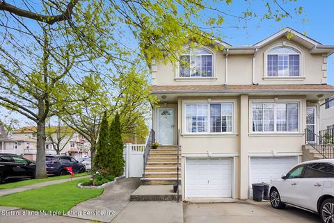 Photo of 145 Bishop Street, Staten Island, NY 10306 (MLS # 1161576)