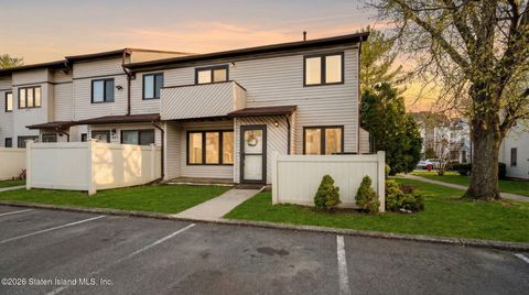 Condo For Sale - 82 Wolkoff Lane #A<br/> Staten Island, NY 10303