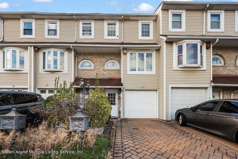 Photo of 25 Francesca Lane, Staten Island, NY 10303 (MLS # 2400410)