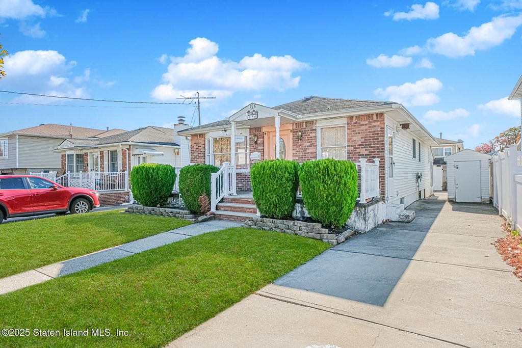 Photo of 156 Figurea Avenue, Staten Island, NY 10312 (MLS # 2506439)