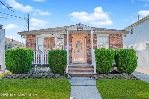 Photo of 156 Figurea Avenue, Staten Island, NY 10312 (MLS # 2506439)