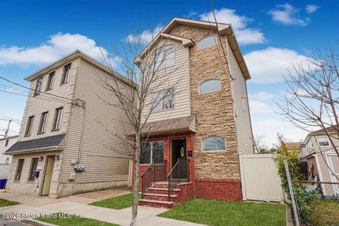 Photo of 10 Farraday Street, Staten Island, NY 10314 (MLS # 2601460)