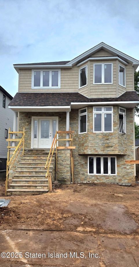 Photo of 40 Troy Street, Staten Island, NY 10308 (MLS # 2504891)