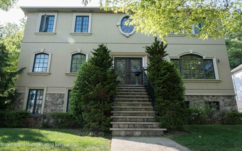 Photo of 1829 Richmond Road, Staten Island, NY 10306 (MLS # 2401882)