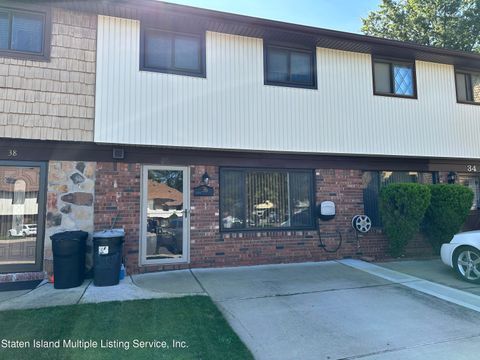 Photo of 36 Hickory Circle, Staten Island, NY 10312 (MLS # 1164947)