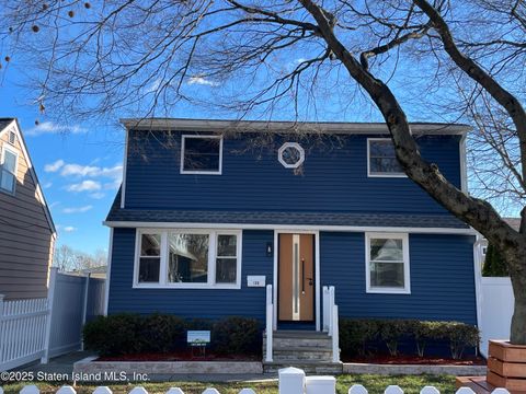 Photo of 130 Jefferson Street, Staten Island, NY 10304 (MLS # 2507224)