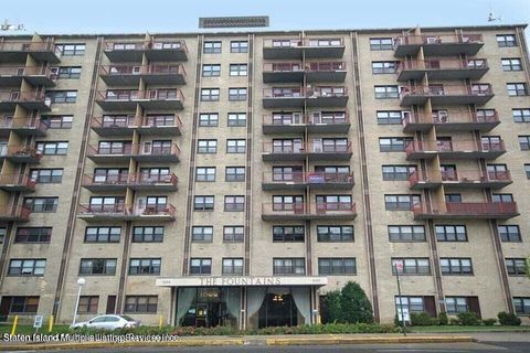 Photo of 1000 Clove Road #6c, Staten Island, NY 10301 (MLS # 1162820)