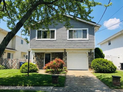 Photo of 113 Fieldstone Road, Staten Island, NY 10314 (MLS # 2601833)