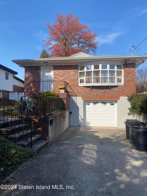 Photo of 79 Finlay Avenue, Staten Island, NY 10309 (MLS # 2406039)