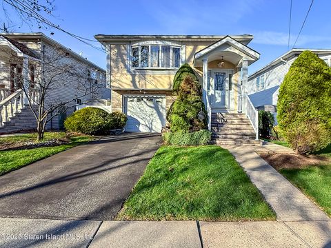 Photo of 21 Boynton Street, Staten Island, NY 10309 (MLS # 2506908)
