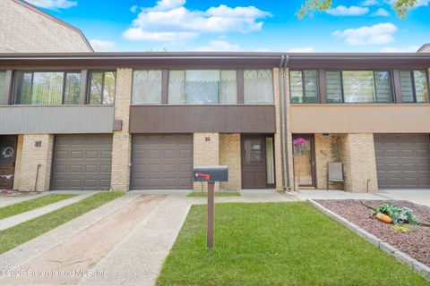 Photo of 90 Dogwood Lane, Staten Island, NY 10305 (MLS # 2502881)