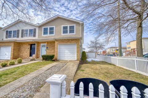 Photo of 6 Leggett Place, Staten Island, NY 10314 (MLS # 2501193)
