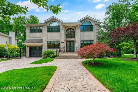 Photo of 476 Hargold Avenue, Staten Island, NY 10309 (MLS # 2503023)