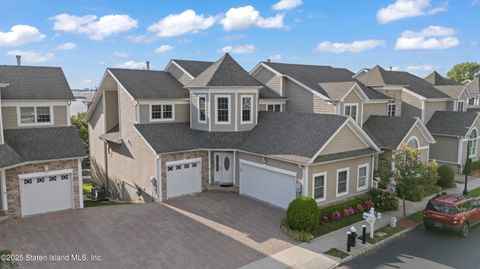 Photo of 66 Pilot Lane, Staten Island, NY 10309 (MLS # 2505184)