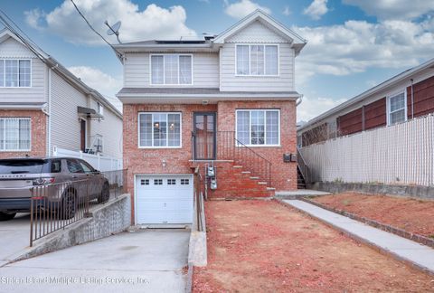 Photo of 21 Brabant Street, Staten Island, NY 10303 (MLS # 2400163)