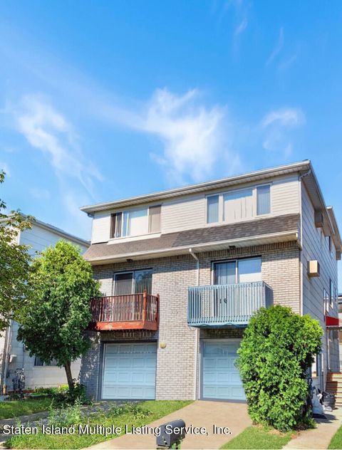 Photo of 16 Stanwich Street, Staten Island, NY 10304 (MLS # 1161062)