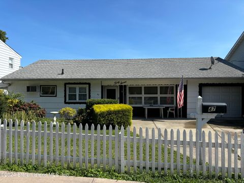 Photo of 47 Bristol Avenue, Staten Island, NY 10301 (MLS # 2405946)