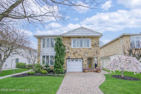 Photo of 132 Forest Street, Staten Island, NY 10314 (MLS # 2601965)