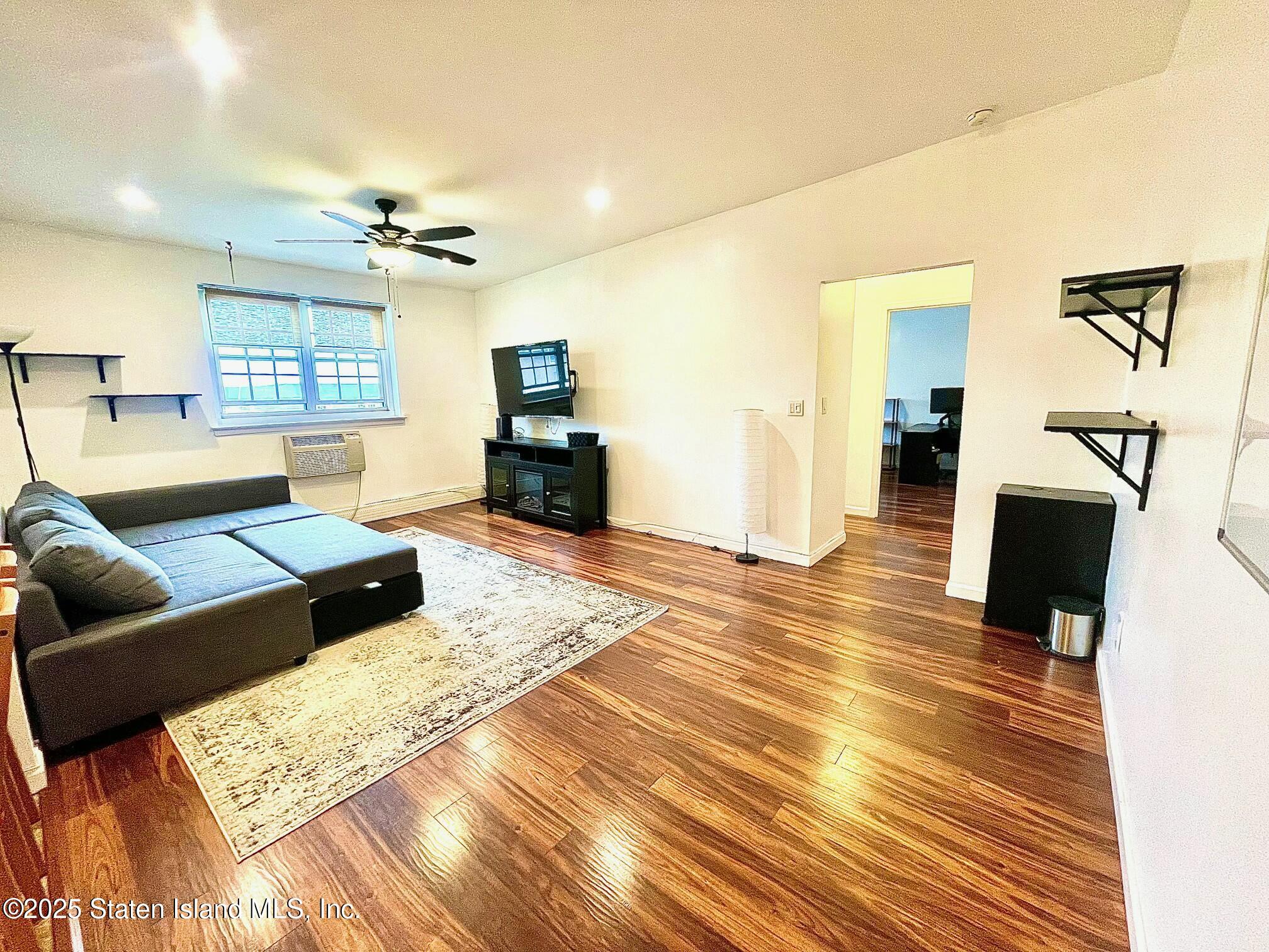 422 Maryland Avenue #3A, Staten Island, New York image 4