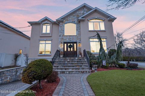 Photo of 408 Thomas Street, Staten Island, NY 10306 (MLS # 2500316)