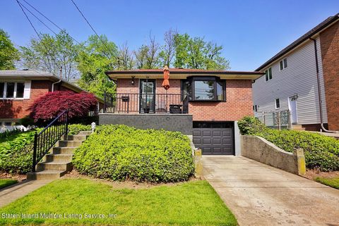 Photo of 44 Wilson Street, Staten Island, NY 10304 (MLS # 1161993)