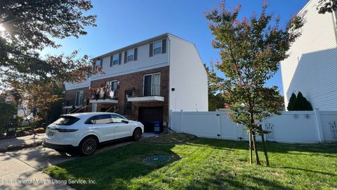 Photo of 1670 Forest Hill Road, Staten Island, NY 10314 (MLS # 1158166)