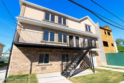 Photo of 55 Maple Terrace, Staten Island, NY 10306 (MLS # 2502369)